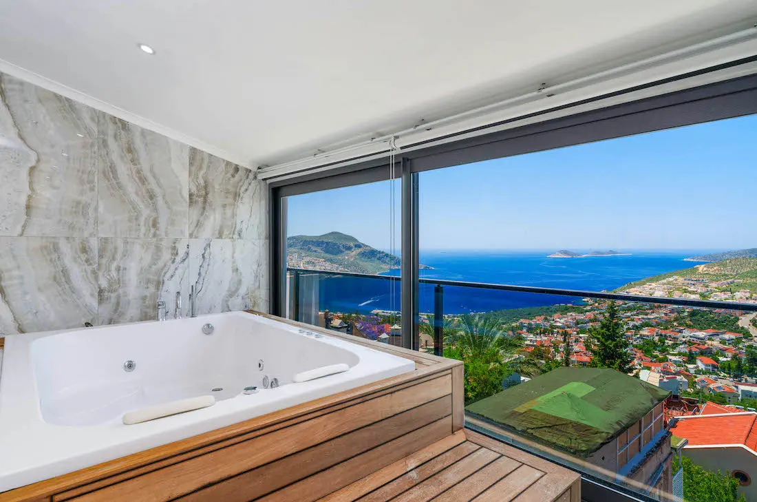 Jacuzzi tub